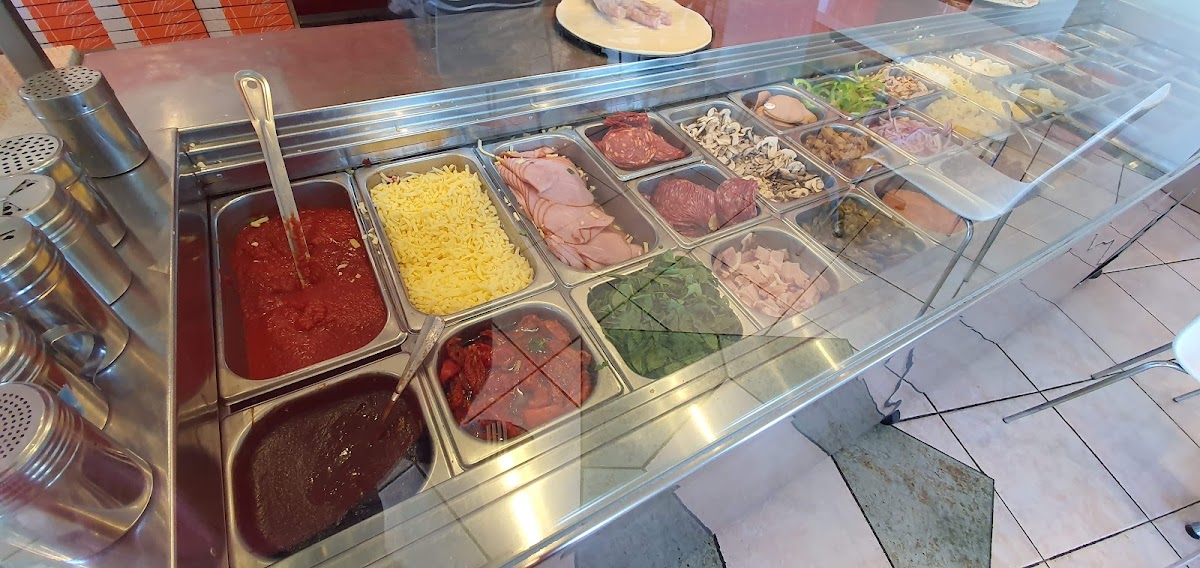 Eat Pizza - Glenroy Photo 7
